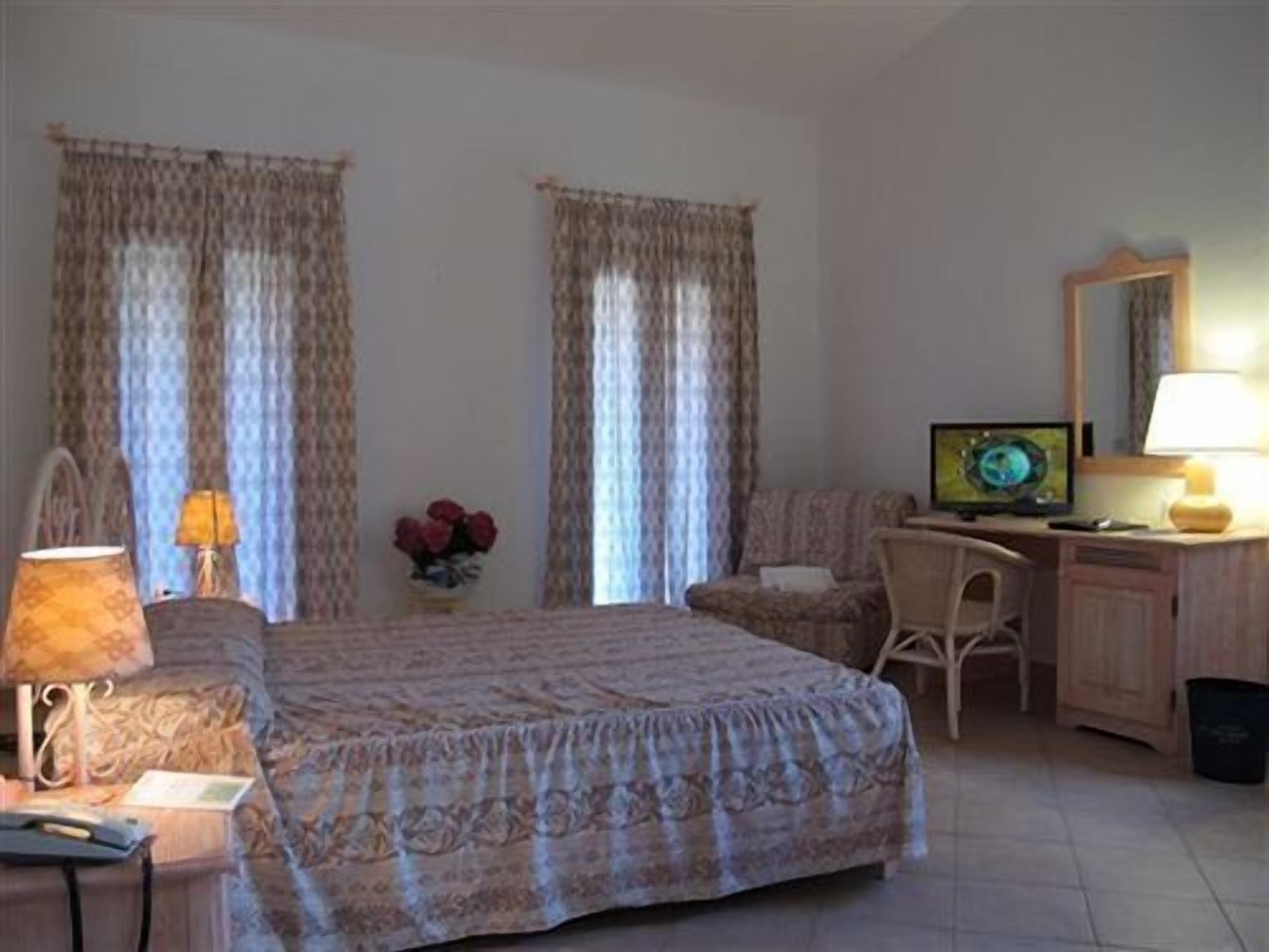 Godo Beach Hotel Baja Sardinia Exterior foto
